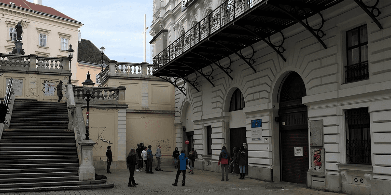 Der Schulhof in der Rahlgasse